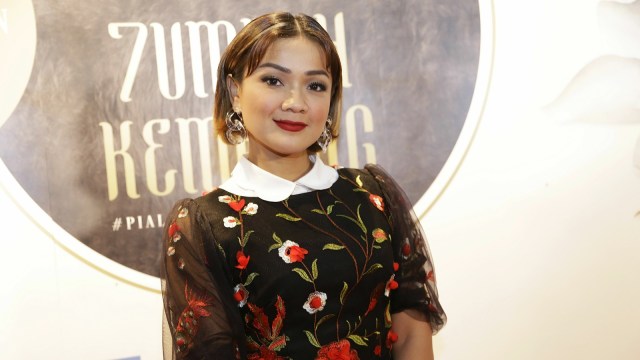 Nirina Zubir saat menghadiri penghargaan Piala Maya 7 di Hotel Whyndam Jakarta, Sabtu (19/1). (Foto: Ronny/kumparan )