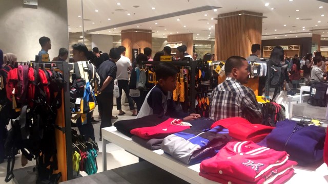Situasi jelang penutupan Central Retail di Neo Soho Mall, Jakarta Barat, Minggu (20/1). (Foto: Nurul Nur Azizah/kumparan)