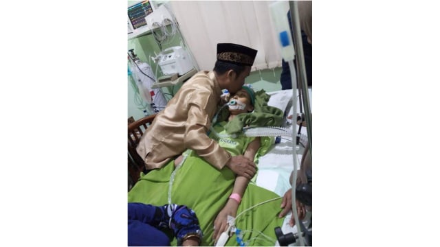 Istri Ustaz Nur Maulana, Hj Nuraliyah Ibnu Hajar, meninggal dunia di RS Bhayangkara Makassar pukul 17.00 WITA, Minggu (20/01/2019). (Foto: Istimewa)