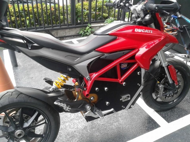 Ducati Hypermotard dengan jeroan Zero FX conversion ciptaan Tony Kainev. (Foto: electrek.co)