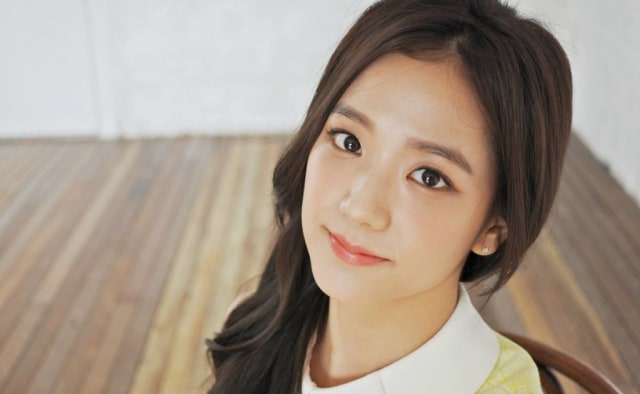 8 Inspirasi Gaya Rambut Manis dari Jisoo BLACKPINK, Bisa Dicoba Nih!