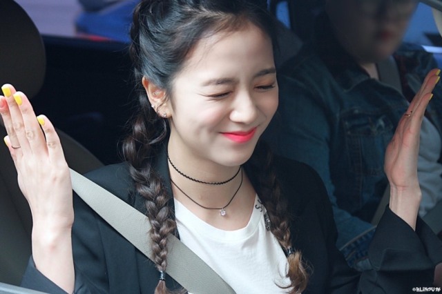 8 Inspirasi Gaya Rambut Manis dari Jisoo BLACKPINK, Bisa Dicoba Nih! (1)