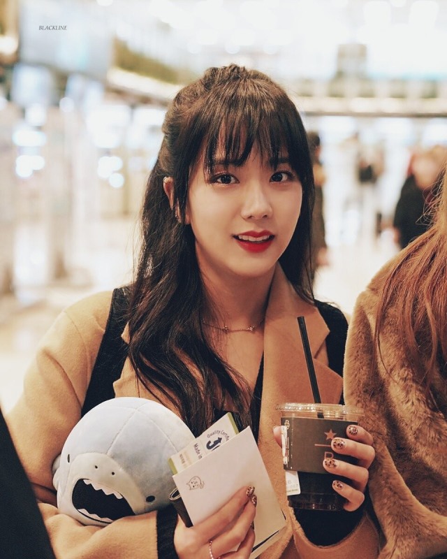 8 Inspirasi Gaya Rambut Manis dari Jisoo BLACKPINK, Bisa Dicoba Nih! (8)