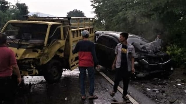 Kondisi mobil Yuki Pas Band saat kecelakaan di Cianjur. (Foto: Instagram/@sandypasband_)