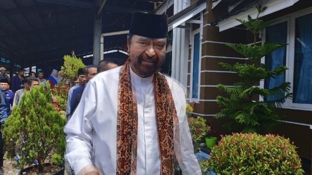 Surya Paloh Minta Masyarakat Padang Doakan Jokowi Terpilih Kembali