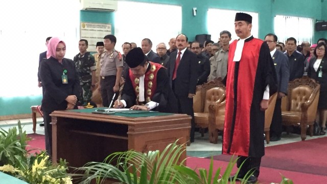 Suasana Pelantikan dan Serah Terima Jabatan Ketua Pengadilan Negeri Semarang dari Purwono Edi Santosa  kepada Sutaji, Senin, (21/1).  (Foto: Afiati Tsalitsati/kumparan)