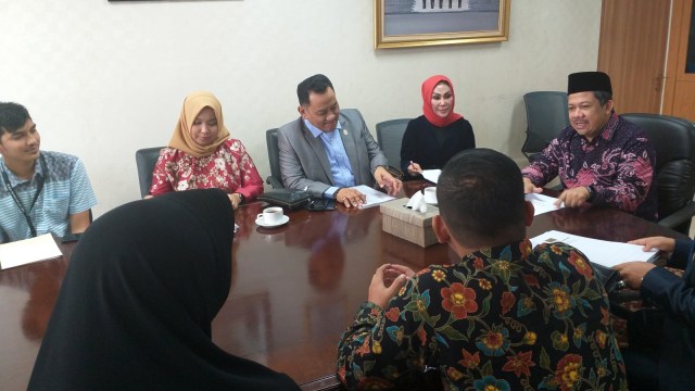 Keluarga Koban Lion Air Temui Wakil Ketua DPR Fahri Hamzah. (Foto: Paulina Herasmaranindar/kumparan)
