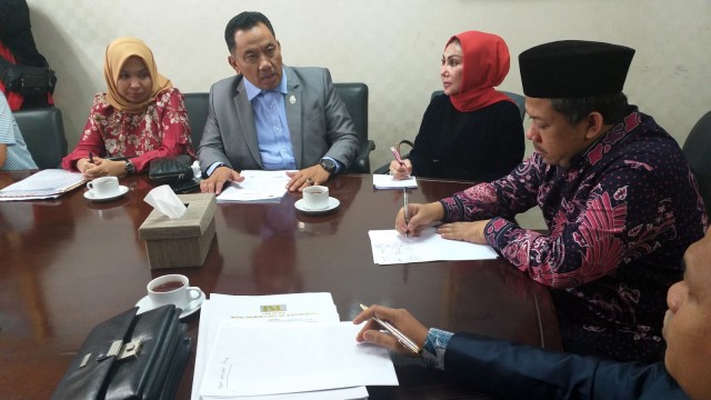 Keluarga Koban Lion Air Temui Wakil Ketua DPR Fahri Hamzah. (Foto: Paulina Herasmaranindar/kumparan)