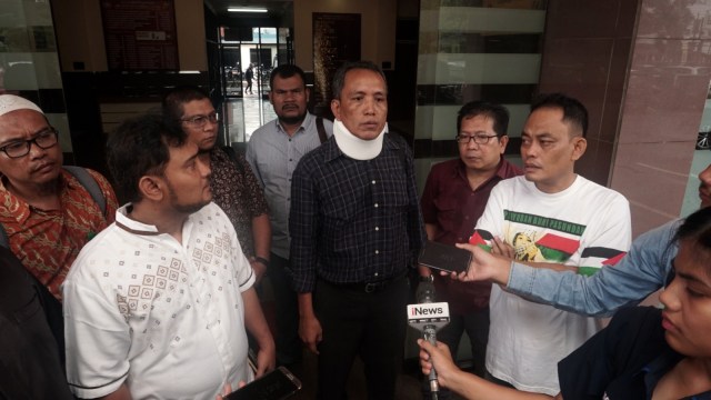 Ali Wardi (tengah) korban pengeroyokan saat sidang pleno PBB melaporkan kasus pengeroyokan yang menimpanya di Polres Jakarta Selatan, Senin (21/1/2019). (Foto: Irfan Adi Saputra/kumparan)