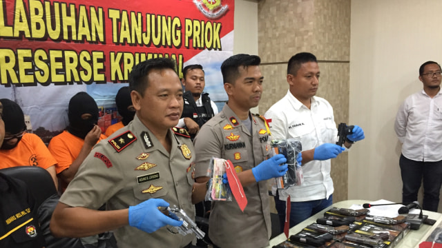 Press release penjualan air gun ilegal di Mapolres Pelabuhan Tanjung Priok, Jakarta utara. (Foto: Fachrul irwinsyah/kumparan)