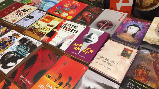 Sejumlah buku karya penulis-penulis yang mengikuti London Book Fair 2019. (Foto: kumparan/Selli Nisrina Faradilla)