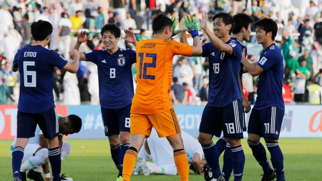 Para pemain Jepang merayakan kemenangan. (Foto: REUTERS/Thaier Al-Sudani)