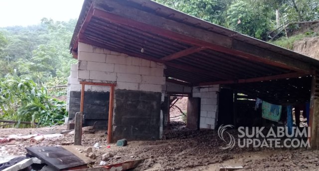 Empat Rumah di Desa Girijaya Warungkiara Sukabumi Rusak Berat Diterjang Longsor