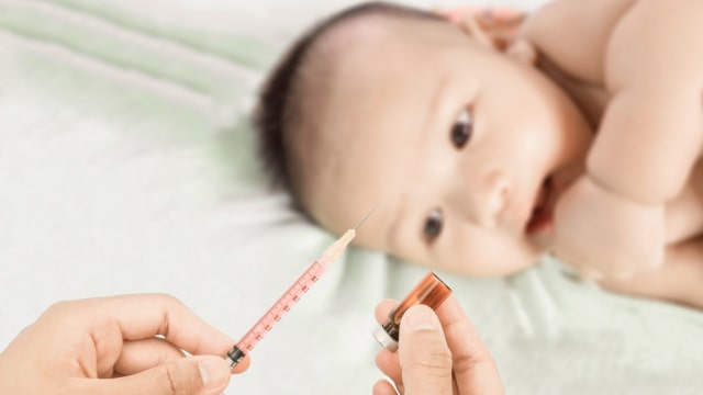 Imunisasi bayi. Foto: Shutterstock