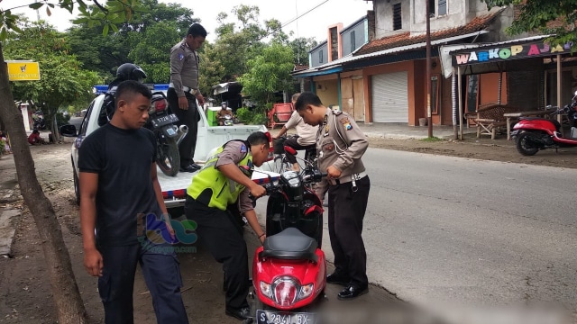 Kedua kendaraan yang terlibat laka lantas di Jalan Lettu Suyitno turut wilayah Desa Mulyoagung Kecamatan Bojonegoro Kota, Selasa (22/01/2019).