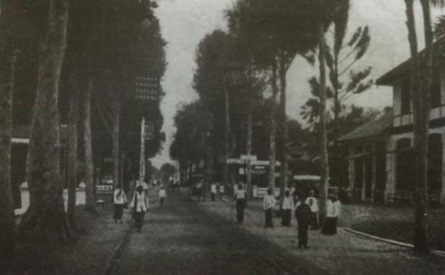 Suasana jalanan di Kota Garut.  (Foto: Dok. Buku 'Garut Kota Intan' karya Kunto Sofianto)