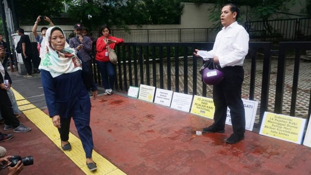 Suasana aksi tabur bunga sekaligus peringatan di lokasi tragedi kecelakaan tragis di Tugu Tani pada 7 taun silam, Jakarta (22/1).  (Foto: Iqbal Firdaus/kumparan )