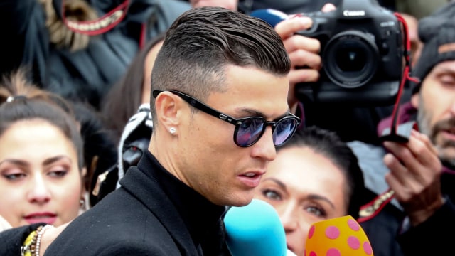 Ronaldo menghadiri persidangan kasus penggelapan pajak. Foto: Reuters/Sergio Perez