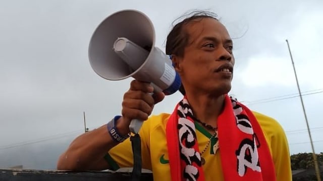 Ronaldikin, pria asal Bandung yang memiliki wajah sangat mirip dengan pesepak bola dunia asal Brasil, Ronaldinho (Foto: Instagram/@ronaldikin_70)