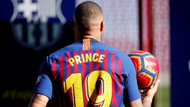 Kevin-Prince Boateng di sesi perkenalan bersama Barcelona. (Foto: Reuters/Albert Gea)