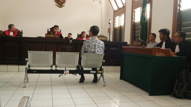 Eks Kalapas Sukamiskin, Wahid Husein di sidang kasus suap jual beli fasilitas Lapas Sukamiskin di PN Bandung. (Foto: Dok. kumparan)