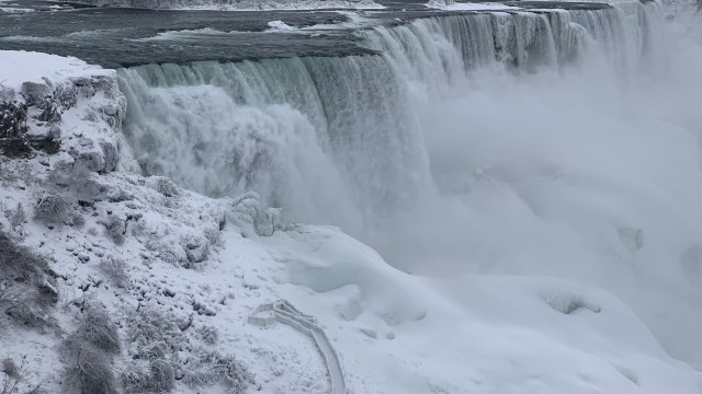 SuasanaAir Terjun Niagara, Kanada saat musim dingin. (Foto: REUTERS/Moe Doiron)