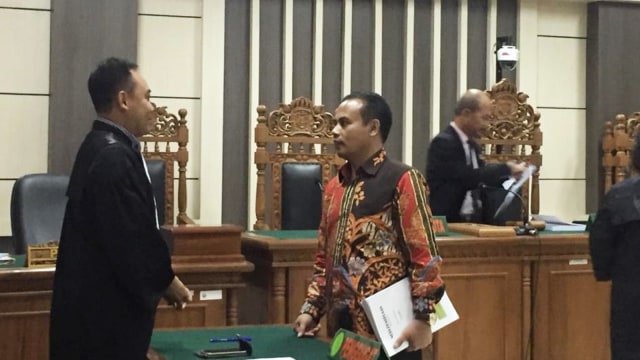 Bupati Purbalingga Nonaktif Tasdi saat di Pengadilan Tipikor Semarang, untuk membacakan nota pembelaan, Rabu (23/1). (Foto:  Afiati Tsalitsati/kumparan)