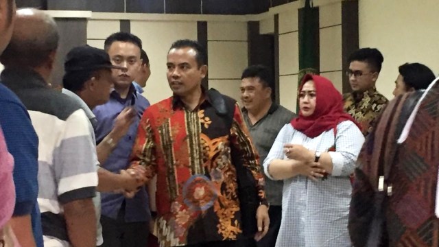 Bupati Purbalingga Nonaktif Tasdi saat berada di Pengadilan Tipikor Semarang, Rabu (23/1). (Foto:  Afiati Tsalitsati/kumparan)
