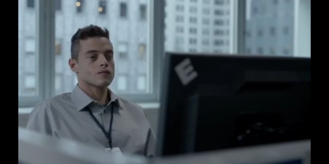 Rami Malek di Mr Robot (Foto: YouTube )