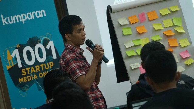 Arsinto, saat menyampaikan materi Google News Initiative di acara onboarding kumparan 1001 Media Online di Hotel Puri Denpasar, Kamis (24/1). (Foto: Jamal Ramadhan/kumparan)