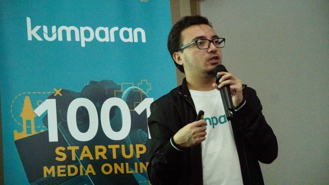 Anton William, Head of Growth kumparan, saat menyampaikan materi media sosial di acara onboarding kumparan 1001 Media Online di Hotel Puri Denpasar, Kamis (24/1). (Foto: Jamal Ramadhan/kumparan)