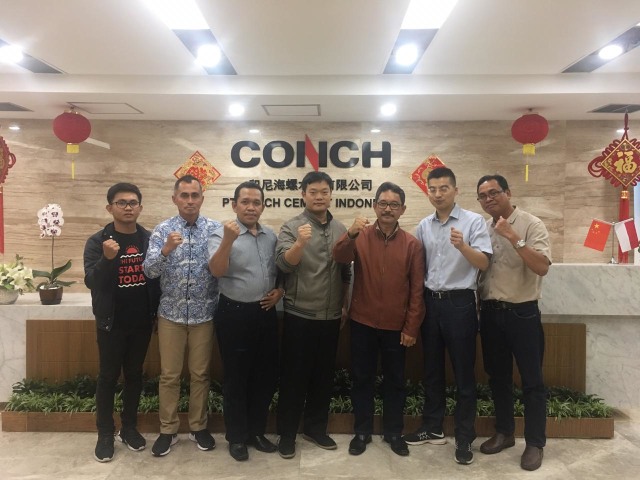 Perwakilan Pemkab Tabalong menemui petinggi Semen Conch di Gedung Suite Tower, Jakarta, Kamis (24/1/2019). (Foto: Istimewa/banjarhits.id)