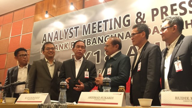 Konferensi pers kinerja Bank Jatim 2018 di Hotel Oriental Mandarin, Jakarta, Jumat (25/1). (Foto:  Nurul Nur Azizah/kumparan)