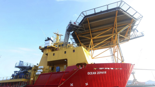 Kapal penelitian Ocean Zephyr di Bremerhaven, Germany, sebelum berangkat ke Republik Seychelles.  (Foto: Stephen Barker/AP)