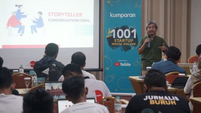 Chief of Storyteller kumparan, Yusuf Arifin, memberikan materi Video Jurnalisme di 1001 Start Up Media Online batch 2 (Foto: kumparan/Fanny Kusumawardhani)