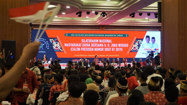 Suasana acara silaturahmi antara Presiden Jokowi dengan masyarakat Dayak di Seasons City, Jakarta. (Foto: Yudhistira Amran Saleh/kumparan)