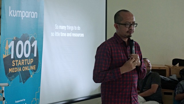 So many things to do so little time and resources. Itulah tantangan terberat startup media menurut Chief Corporate Strategy kumparan, Andrias Ekoyuono. (Foto: Matheus Marsely/kumparan)