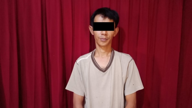 Pelaku pencurian, EP (40), warga Desa Samberan Kecamatan Kanor Kabupaten Bojonegoro.