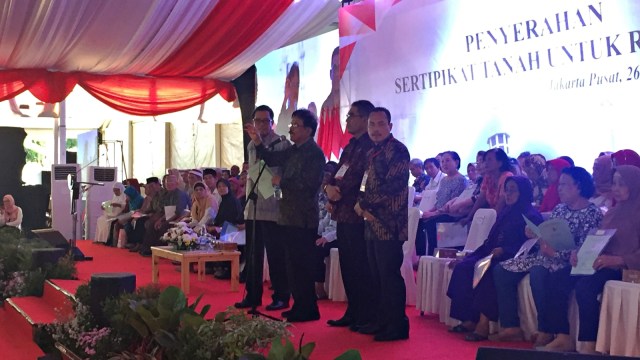 Suasana penyerahan sertifikat tanah untuk warga DKI Jakarta. (Foto: Selfy Sandra Momongan/kumparan)