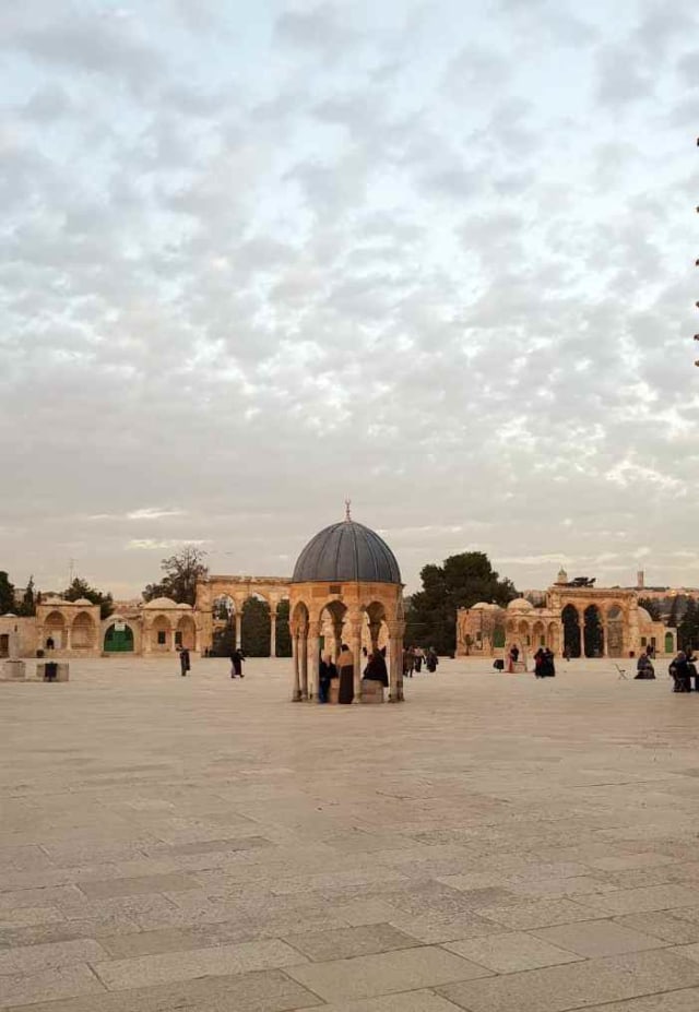 Perjalanan di kompleks Al Aqsha (Foto: dok Zulfikar)