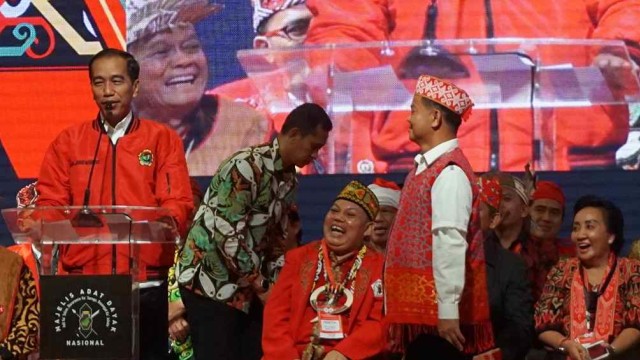 Jokowi di acara Silaturahmi Nasional Masyarakat Dayak (Foto: Yudhistira Amsal/kumparan)