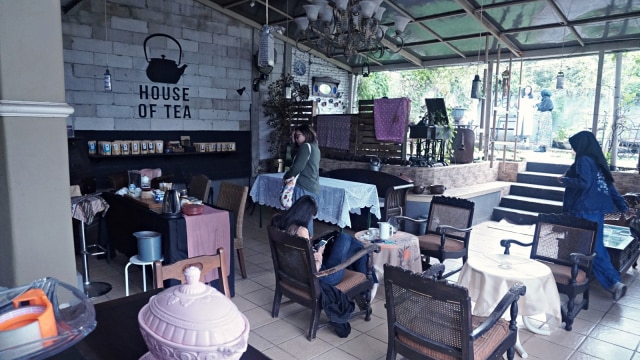 Suasana House of Tea di Jalan Poncol, Cilandak. (Foto: Matheus Marsely/kumparan)