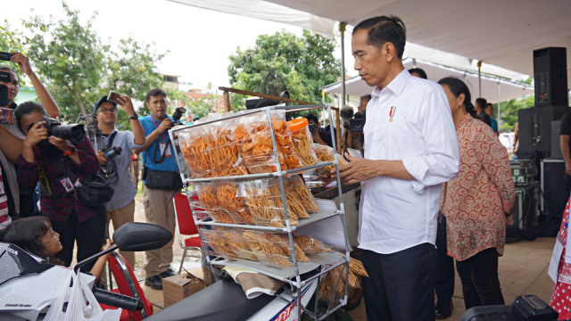 Presiden Jokowi saat menghadiri acara program Pemodalan Nasional Madani (PNM) Mekaar di Kemayoran, Jakarta. (Foto: Yudhistira Amran Saleh/kumparan)