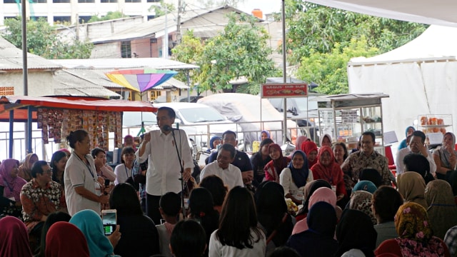 Suasana saat Presiden Jokowi memberikan pidato di acara program Pemodalan Nasional Madani (PNM) Mekaar di Kemayoran, Jakarta. (Foto: Yudhistira Amran Saleh/kumparan)