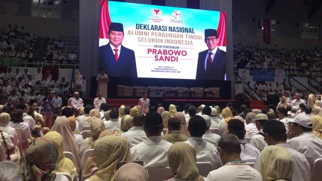 Suasana Deklarasi Nasional Alumni Perguruan Tinggi Seluruh Indonesia di gedung Pencak Silat TMII (Foto: Ricky/kumparan)