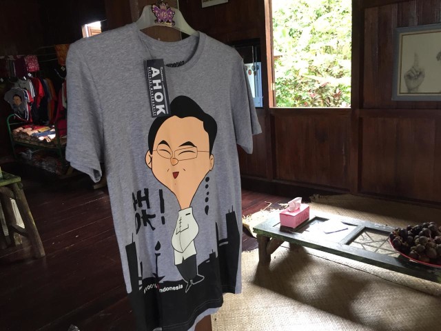 Souvenir kaos bergambar BTP di Kampoeng Ahok Foto: Selli Nisrina Faradilla/kumparan