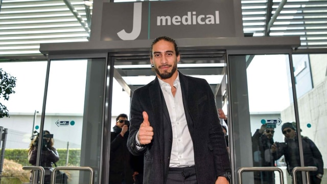 Martin Caceres tes medis di Juventus. (Foto: Twitter @Juventusfcen)
