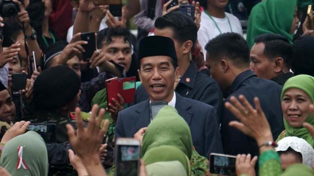 Presiden Jokowi hadir di Harlah Ke-73 Muslimat NU, di Stadion Utama Gelora Bung Karno, Senayan, Jakarta, Minggu (27/1/2019).  (Foto: Fanny Kusumawardhani/kumparan)