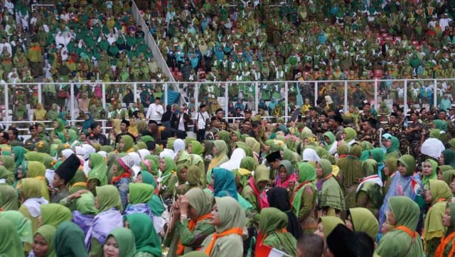 Suasana Harlah Ke-73 Muslimat NU, doa bersama untuk keselamatan bangsa, dan maulidrrasul, di Stadion Utama Gelora Bung Karno, Senayan, Jakarta, Minggu (27/1/2019).  (Foto: Fanny Kusumawardhani/kumparan)