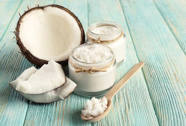 5 Manfaat Minyak Kelapa untuk Rambut, Bisa Bikin Halus! (2)